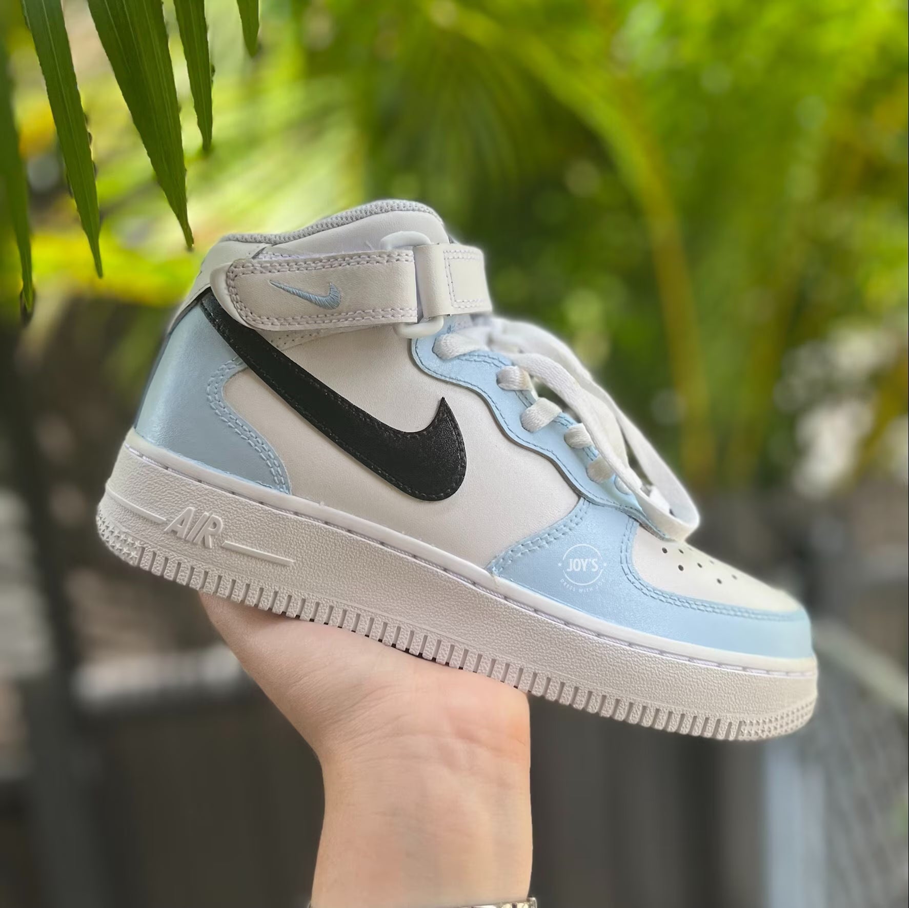 Baskets basses/moyennes/hautes personnalisées Air Force 1 bleu clair et noires