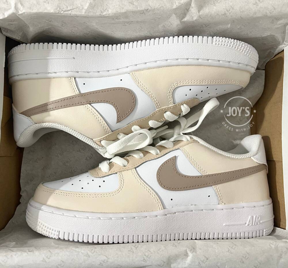 Baskets Air Force 1 personnalis es Beige moka. Haut bas moyen et haut